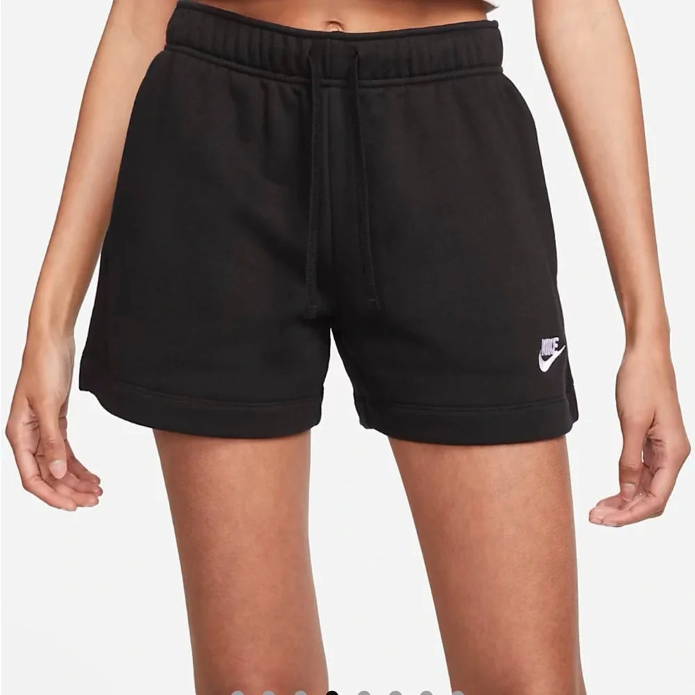 Women’s Nike Mid Rise Shorts - Picture 3 of 3